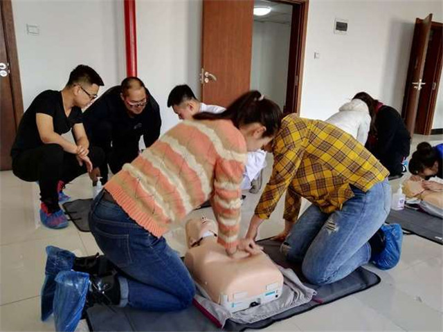 1553237087570558.jpg 各系学生代表认真练习.jpg