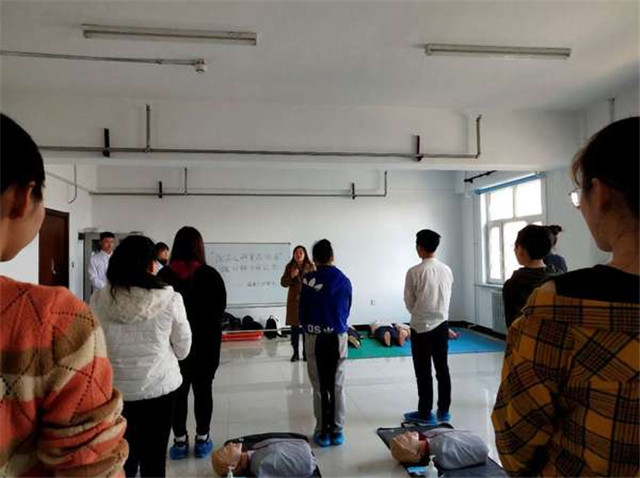 1553236845115196.jpg 健康与护理系张静主任致开幕词.jpg